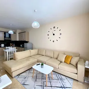 https://chlo-apartment-2-tirana.albaniahotels.org