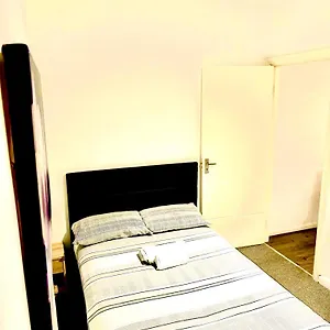 https://flat-in-tower-bridge.cambridgehotelsuk.com